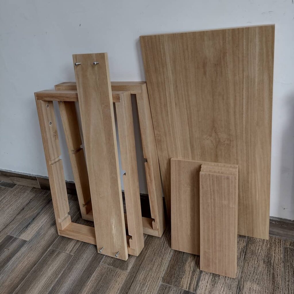 Conjunto de piezas de madera